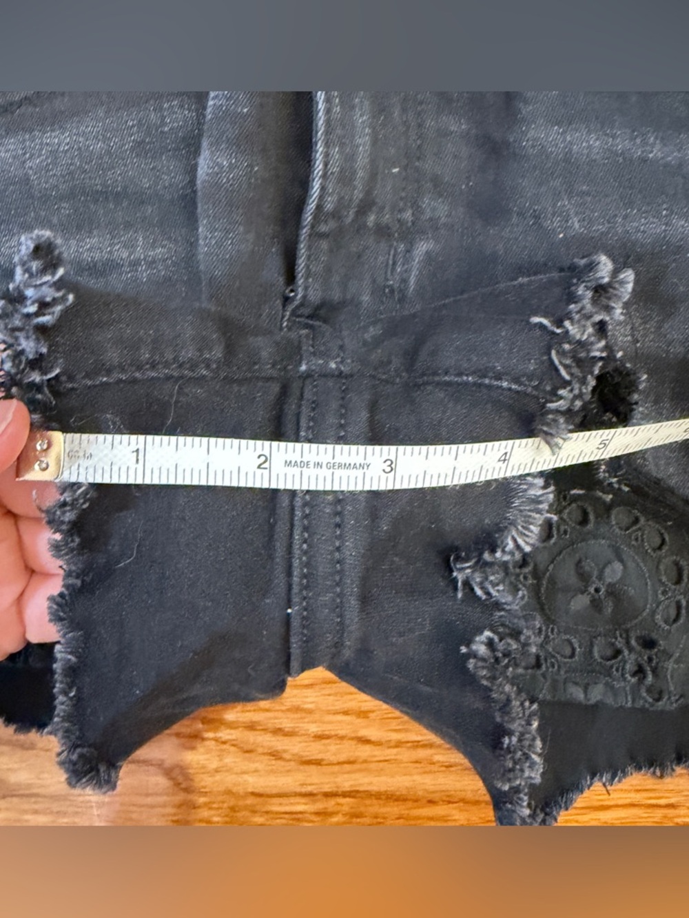American Eagle High-Rise Shortie Black Denim Distressed Jean Shorts - Size 8 NWT - Picture 5 of 9